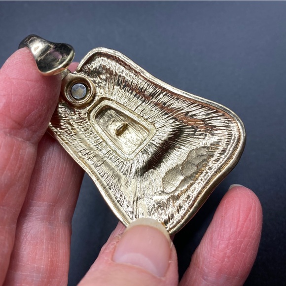 Chunky Goldtone Faux Turquoise Magnetic Pendant - Picture 5 of 7